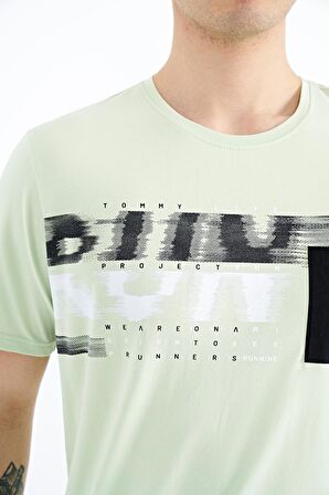 Açık Yeşil Ön Cep Detaylı Baskılı Standart Kalıp Erkek T-Shirt - 88200 | S