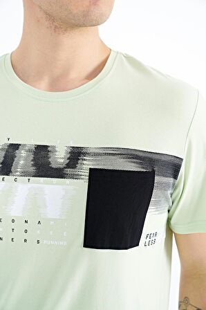 Açık Yeşil Ön Cep Detaylı Baskılı Standart Kalıp Erkek T-Shirt - 88200 | S