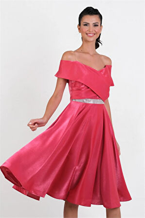 İneldo Kayık Yaka Bel Taş Aksesuar Şeritli Kloş Uzun Abiye Elbise FUŞYA