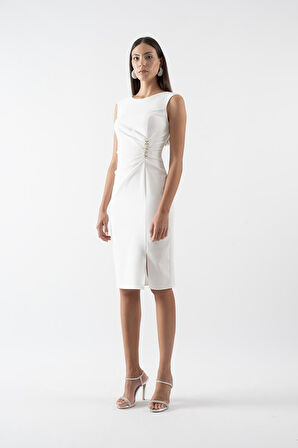 Ortenilla Yuvarlak Yaka Yanı Pileli Taş Aksesuar Detaylı Yırtmaçlı Kısa Abiye Elbise EKRU