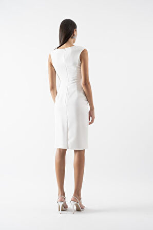 Ortenilla Yuvarlak Yaka Yanı Pileli Taş Aksesuar Detaylı Yırtmaçlı Kısa Abiye Elbise EKRU