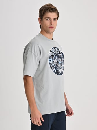 ERKEK TRIBUN KAMUFLAJ LOGOLU TSHIRT