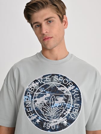 ERKEK TRIBUN KAMUFLAJ LOGOLU TSHIRT