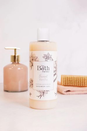 THE BATH FACTORY Nemlendirici Ve Besleyici Vanilya Aromalı Duş Jeli 400 ml