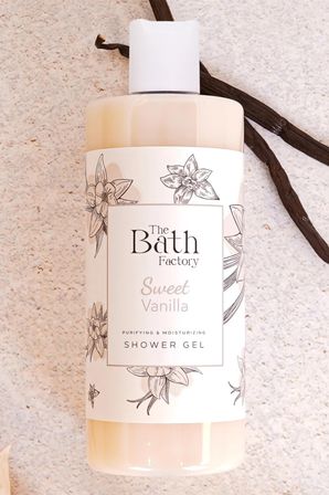 THE BATH FACTORY Nemlendirici Ve Besleyici Vanilya Aromalı Duş Jeli 400 ml