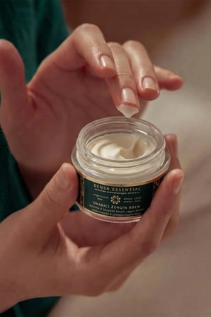 DENSA Essential Onarıcı Zengin Gece Kremi 50 ml | Retinol, Ölmez Çiçek, Shea | Kırışıklık & Yaşlanma Karşıtı Bakım