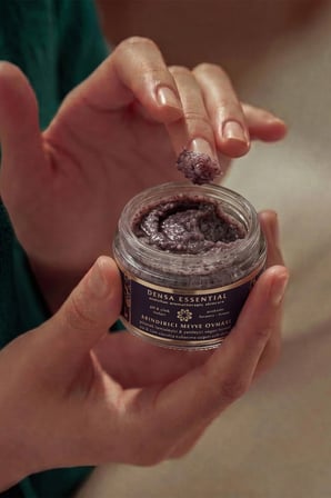 DENSA Essential Arındırıcı Yüz Peelingi Meyve Ovması 50 ml | Gül, Çilek, Bentonit Kil | Işıltı Veren Ovma