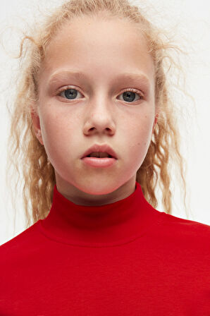 Kırmızı Basic Kışlık Yarım Balıkçı Yaka Uzun Kollu Kız Çocuk Tişört