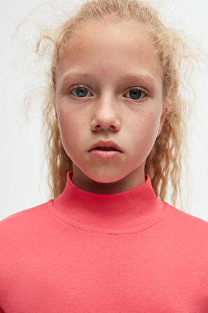 Nar Çiçeği Basic Kışlık Yarım Balıkçı Yaka Uzun Kollu Kız Çocuk Tişört