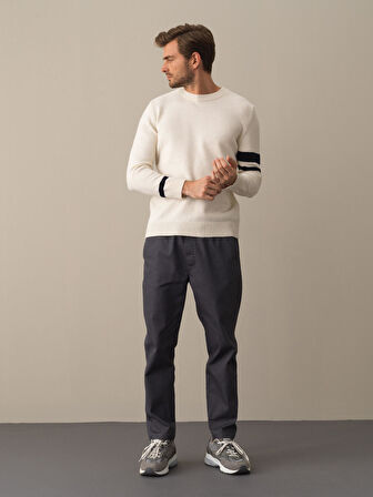 Xint Beyaz Regular Fit Çizgi Detaylı Kazak