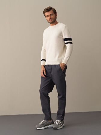 Xint Beyaz Regular Fit Çizgi Detaylı Kazak