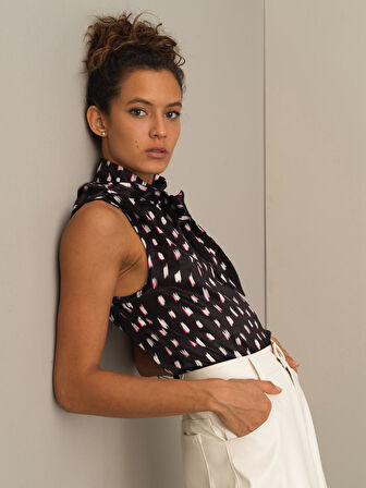 Xint Siyah Kolsuz Saten Bluz