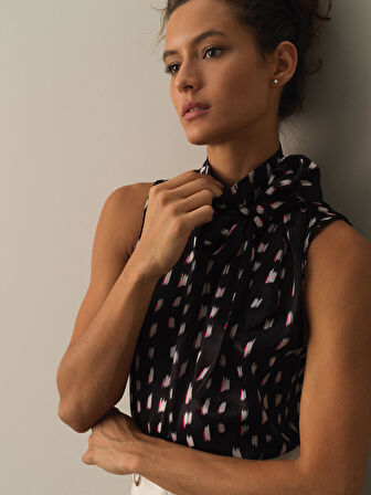 Xint Siyah Kolsuz Saten Bluz