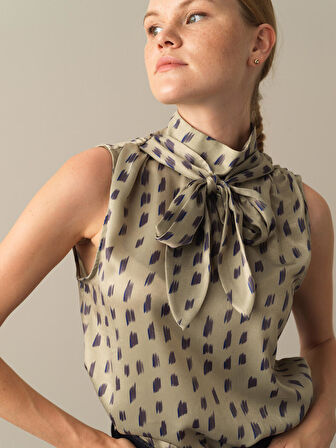 Xint Yeşil Kolsuz Saten Bluz