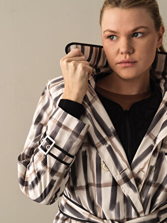 Xint Siyah Formunu Koruyan Regular Fit Desenli Trençkot