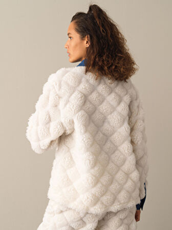 Xint Beyaz Oversize Kuzu Ceket