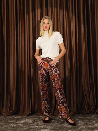 Xint Kırık Beyaz Pamuk Dokulu Regular Fit Kazak