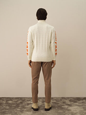 Xint Kırık Beyaz Doğal Yün Dokulu Regular Fit Kazak