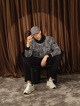 Xint Siyah Formunu Koruyan Regular Fit Sweatshirt