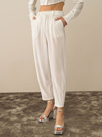 Xint Kırık Beyaz Esnek Dokulu Oversize Pantolon