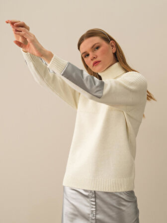 Xint Ekru Doğal Yün Dokulu Regular Fit Kazak