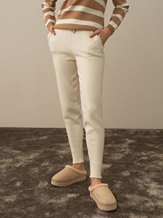 Xint Kırık Beyaz Formunu Koruyan Regular Fit Pantolon