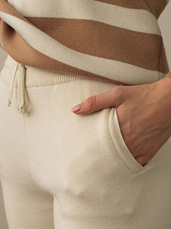 Xint Kırık Beyaz Formunu Koruyan Regular Fit Pantolon