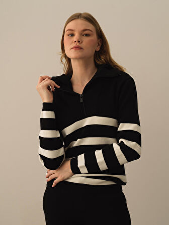 Xint Siyah Formunu Koruyan Oversize Kazak