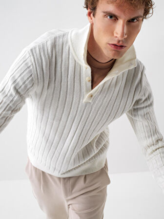 Xint Ekru Yumuşak Dokulu Regular Fit Kazak