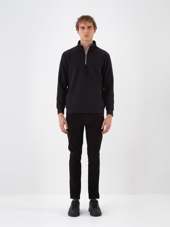 Xint Siyah Pamuk Dokulu Regular Fit Sweatshirt