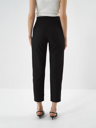 Xint Siyah Formunu Koruyan Regular Fit Pantolon