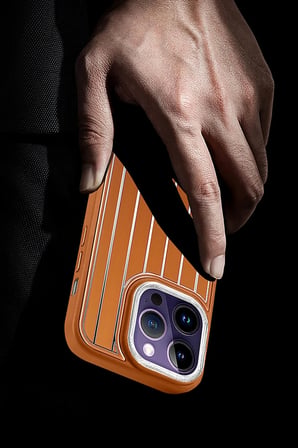 Fuchsia iPhone 15 Pro Max ile Uyumlu Kılıf HBC-190 Kolaj Kapak - Kahverengi