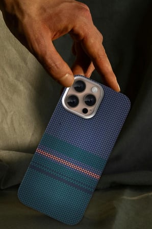 Fuchsia iPhone 14 Pro Max ile Uyumlu Besa Kablosuz Şarj Özellikli Kapak - Desert