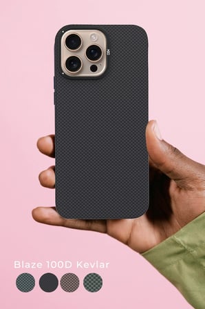 Fuchsia iPhone 15 Pro Max ile Uyumlu Blaze 1000D Kevlar Kablosuz Şarj Özellikli Kılıf - Yeşil