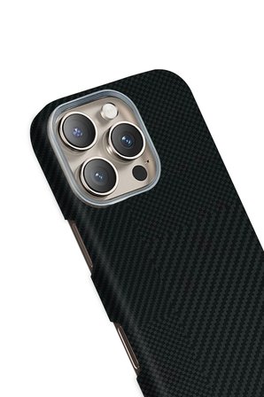 Fuchsia iPhone 16 Pro Max ile Uyumlu Volt Kablosuz Şarj Özellikli Kapak - Siyah