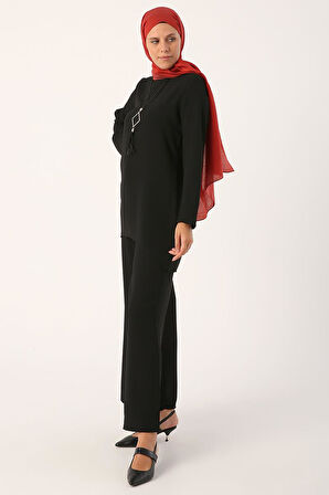 Siyah-Kolyeli Bol Paça Pantolonlu Tunikli Takım