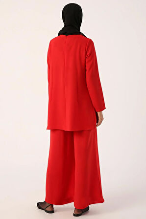 Kırmızı-Kolyeli Bol Paça Pantolonlu Tunikli Takım