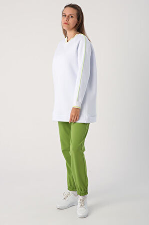 Beyaz-Oversize Neon Detaylı Arkası Baskılı Şardonlu Sweatshirt