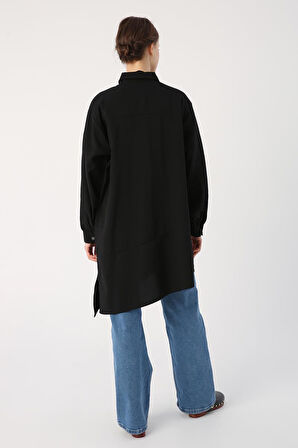 Siyah-Eteği Asimetrik Yırtmaçlı Gömlek Yaka Tunik