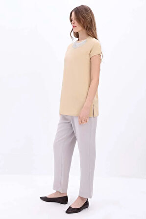 Bej-Pamuklu Püskül Detaylı Kısa Kollu T-Shirt