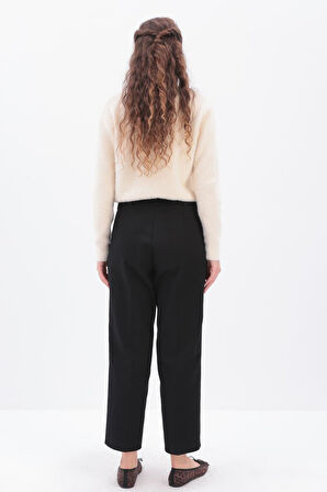 Siyah-Süs Cep Kapaklı Pensli Havuç Pantolon