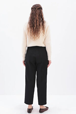 Siyah-Süs Cep Kapaklı Pensli Havuç Pantolon