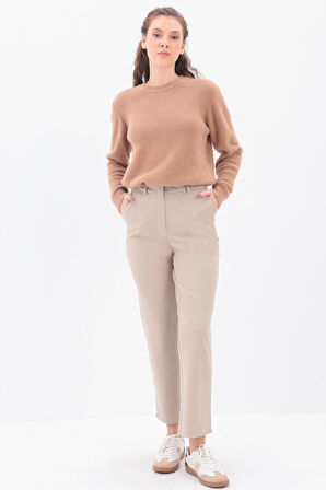 Bej-Paçası Yırtmaçlı Havuç Pantolon