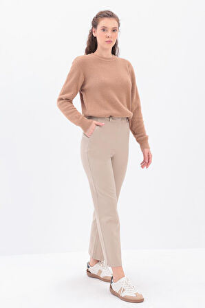 Bej-Paçası Yırtmaçlı Havuç Pantolon