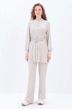 Bej-Yarım Patlı Kuşaklı Pantolonlu Takım