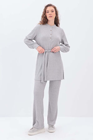Gri-Yarım Patlı Kuşaklı Pantolonlu Takım