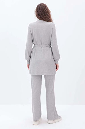Gri-Yarım Patlı Kuşaklı Pantolonlu Takım