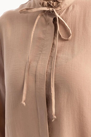 Vizon-Yakası Fırfırlı Bağcıklı Uzun Gömlek