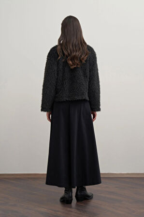 Siyah-Gold Dügmeli Peluş Ceket