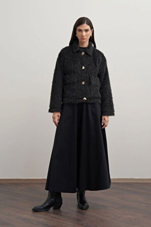 Siyah-Gold Dügmeli Peluş Ceket